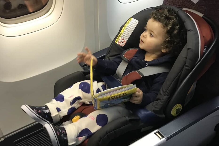 Cadeirinha ou bebê conforto em viagens de avião